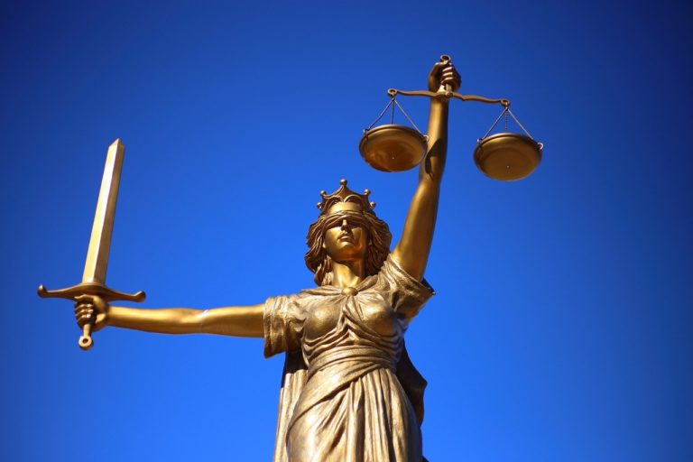W czym może nam wspomóc radca prawny? W jakich rozprawach i w jakich dziedzinach prawa pomoże nam radca prawny?